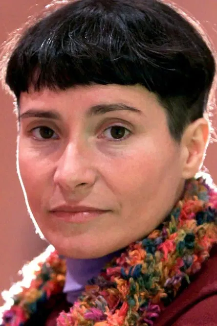 Manuela Azevedo profile