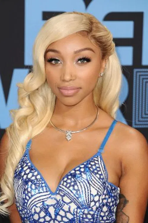 Zonnique Pullins profile