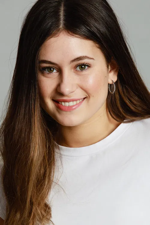 Lola Abraldes profile