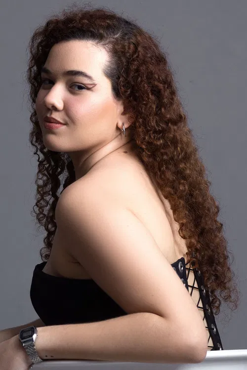 Ana Júlia Colares profile