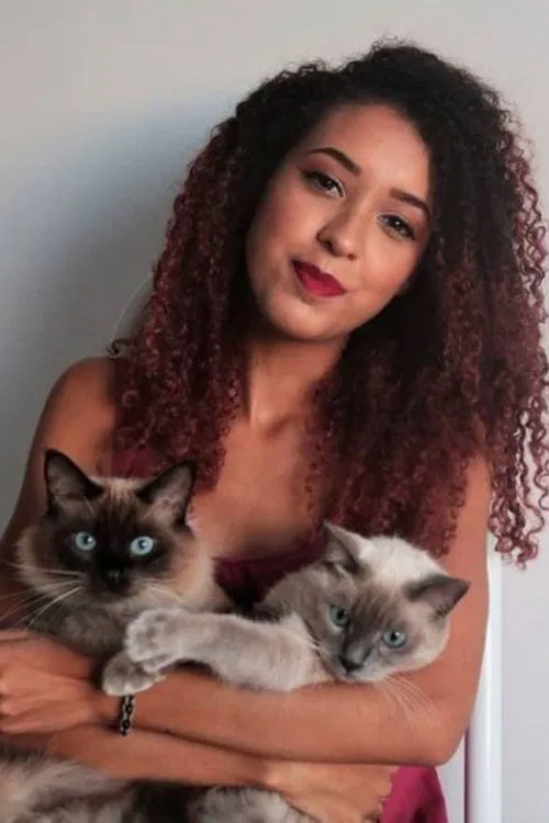 Flávia Souza profile