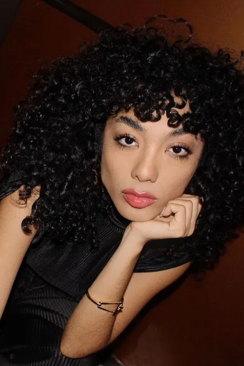 Elyfer Torres profile