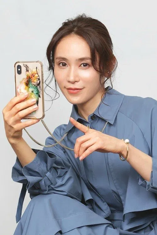 The Diary of the 38-year-old Divorcee who has tried a Dating App poster