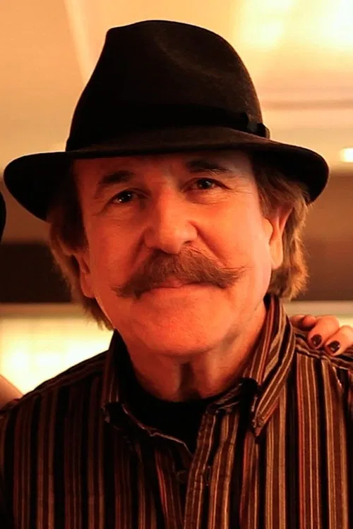 Juan Pinzás profile