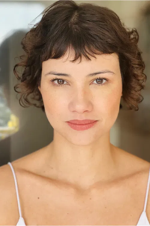 Aline Flores profile