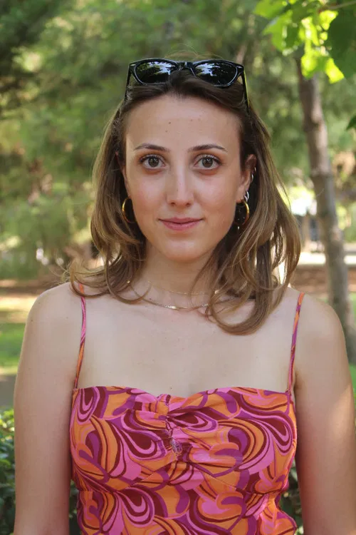 İclal Şeneser profile