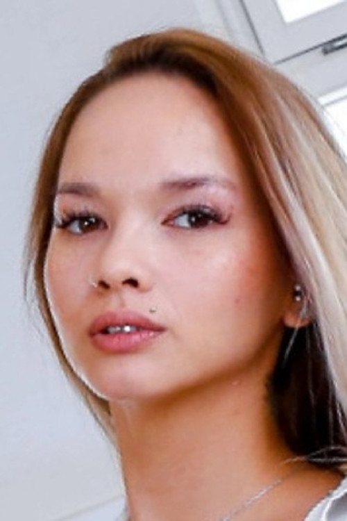 Monika Phamous profile