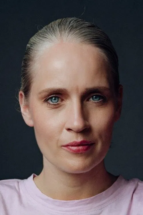 Claudia Helene Hinterecker profile