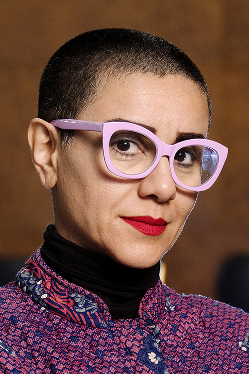 Mania Akbari profile