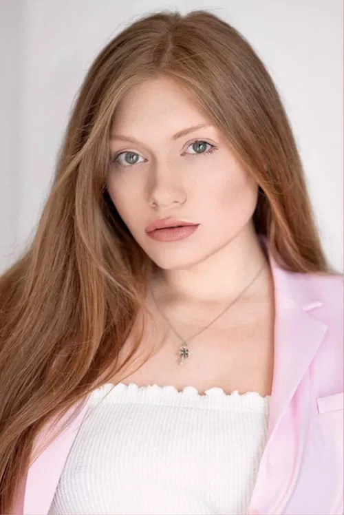 Ivy Châtelain profile