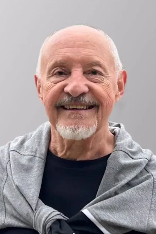 Julio López profile