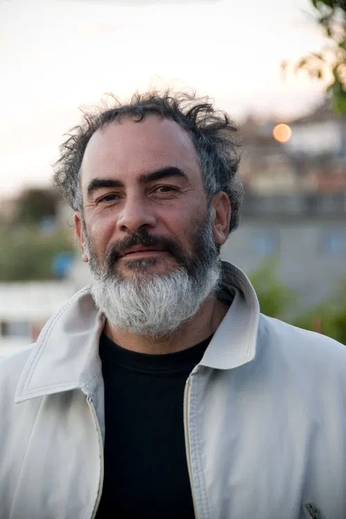 Cao Guimarães profile