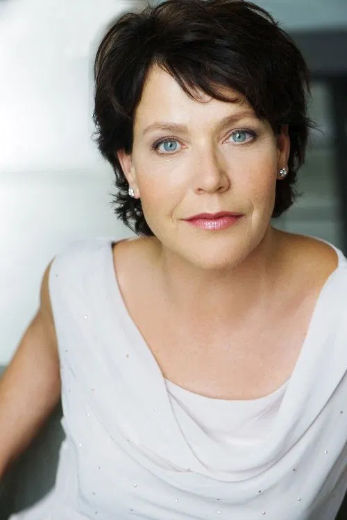 Janina Hartwig profile