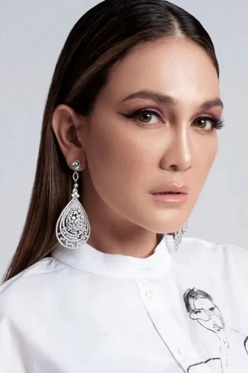 Luna Maya profile