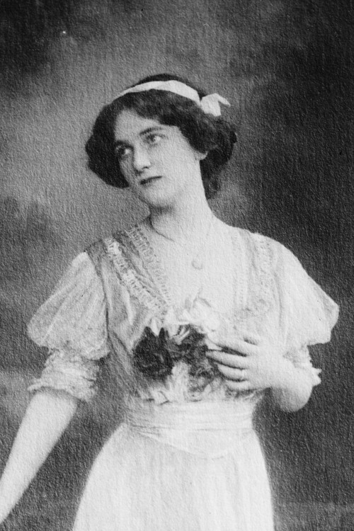 Olga Desmond profile