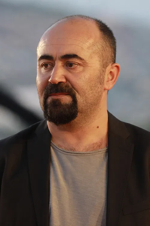 Yılmaz Özdil profile