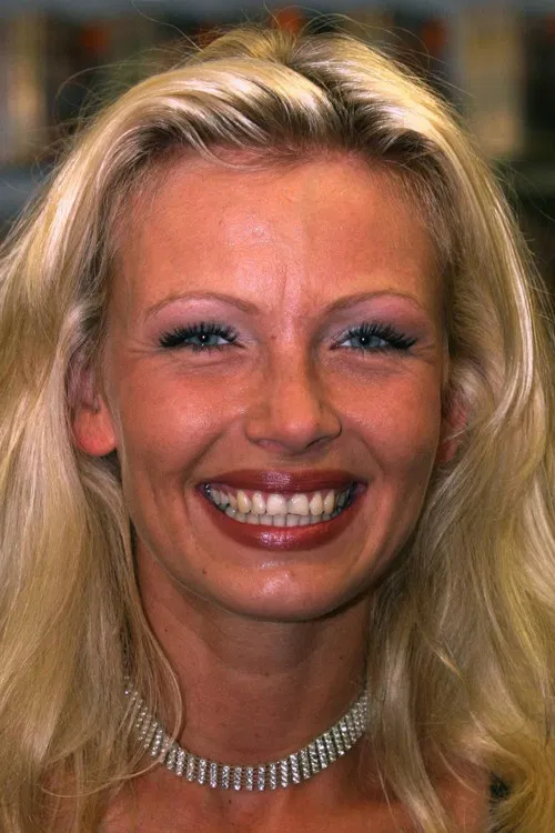 Vivian Schmitt profile