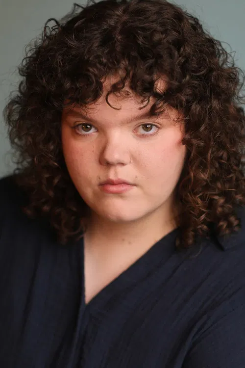 Hollie Avery profile