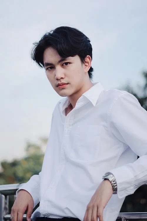 Tar Tinnaphat Leelaphiphatkul profile