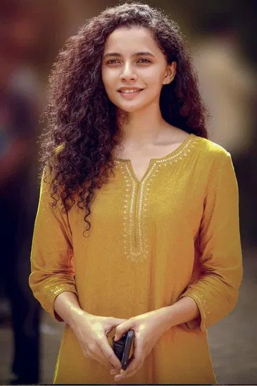 Athulya Chandra profile