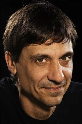 Eduardo Bueno profile