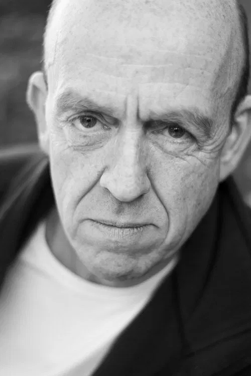 Andy de la Tour profile