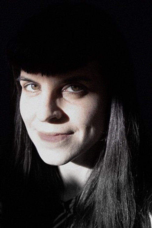 Alice Guimarães profile