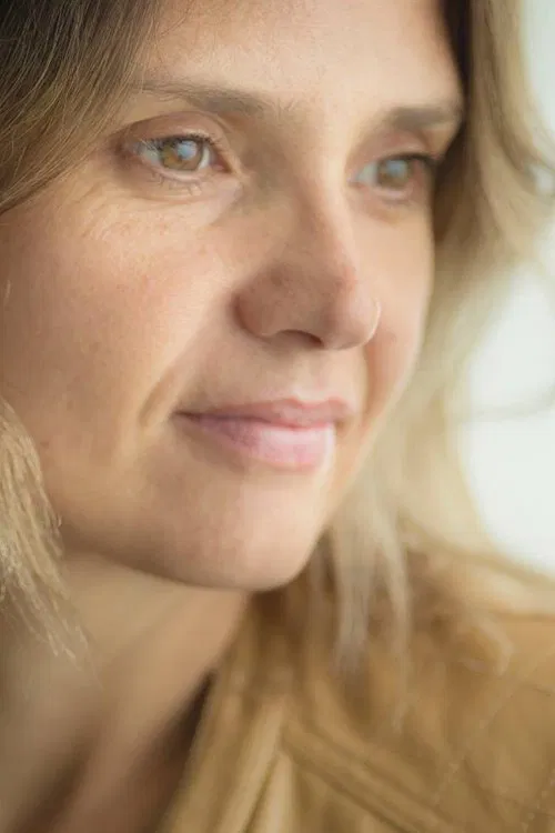 Anahí Hoeneisen profile