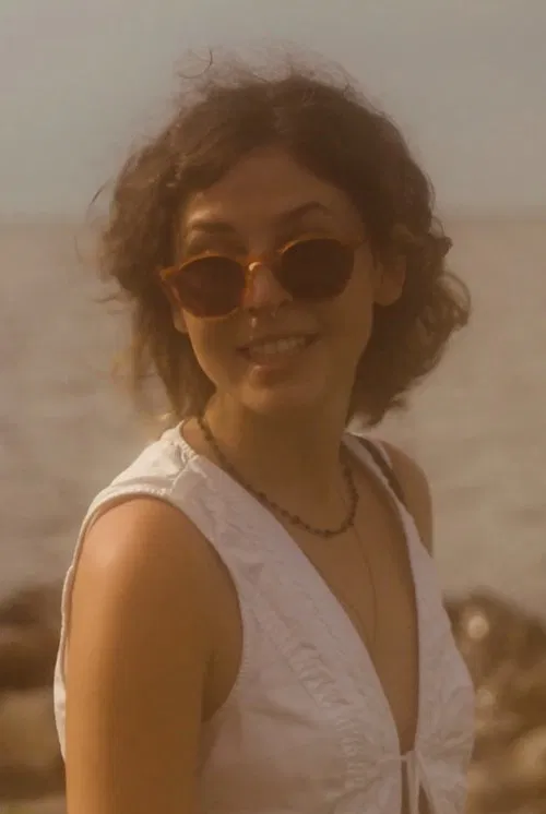 Clara Barnstone profile