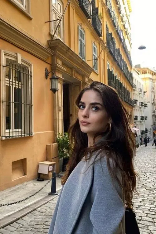 Selen Özbayrak profile