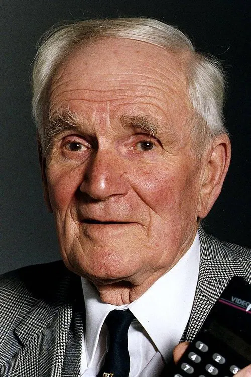 Desmond Llewelyn profile