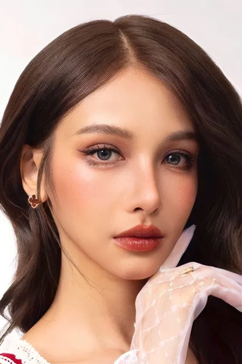 Pichsinee Veerasuthima profile