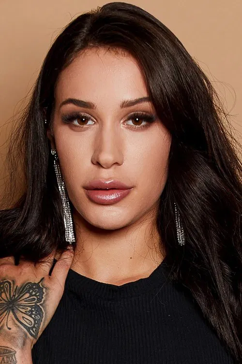 Lola Bellucci profile