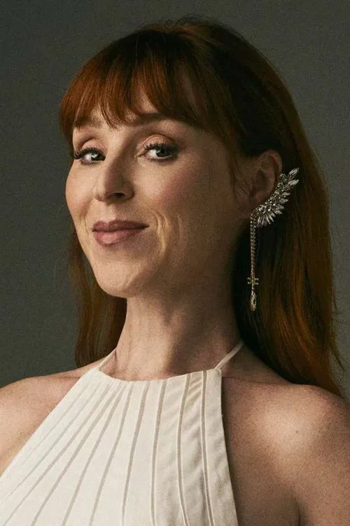 Ruth Connell profile