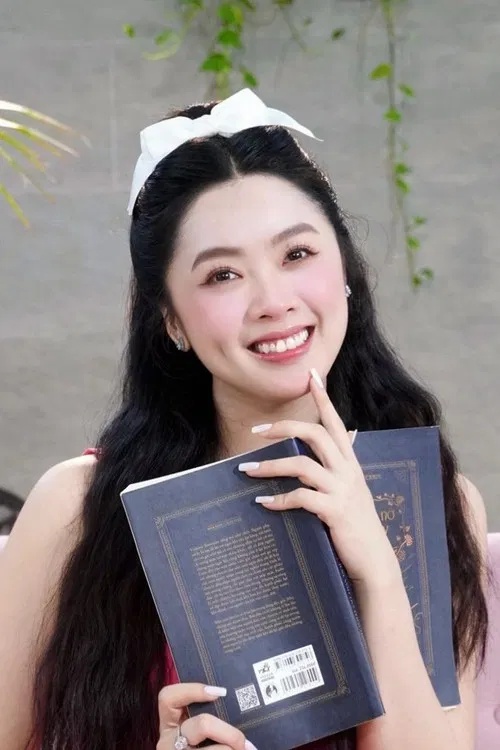 KHÁNH TIÊN LEONA profile