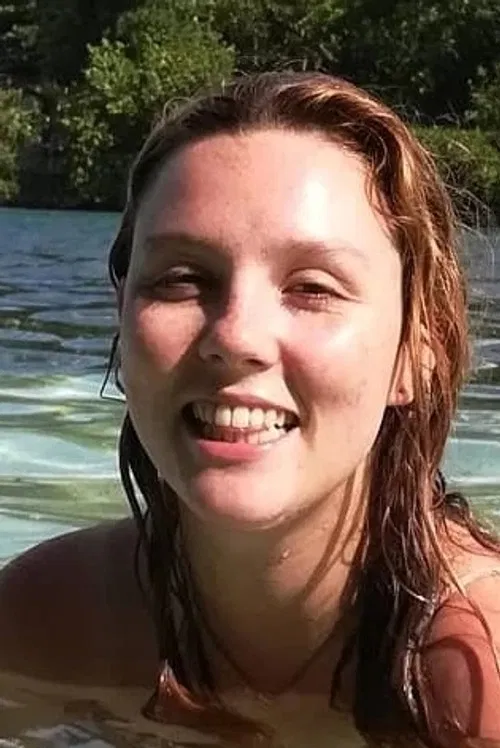 Laura Drosopoulos profile