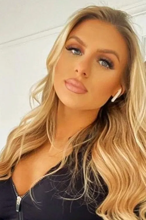 Chloe Burrows profile