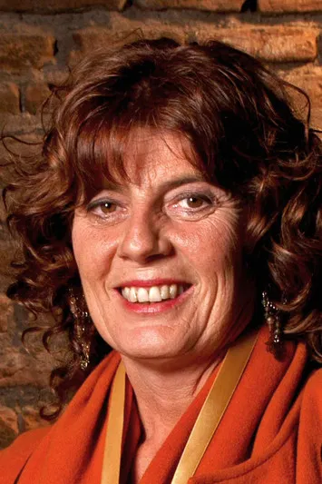 Consuelo Holzapfel profile