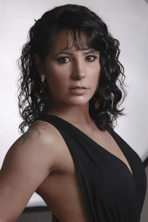 Aline Queiroz profile