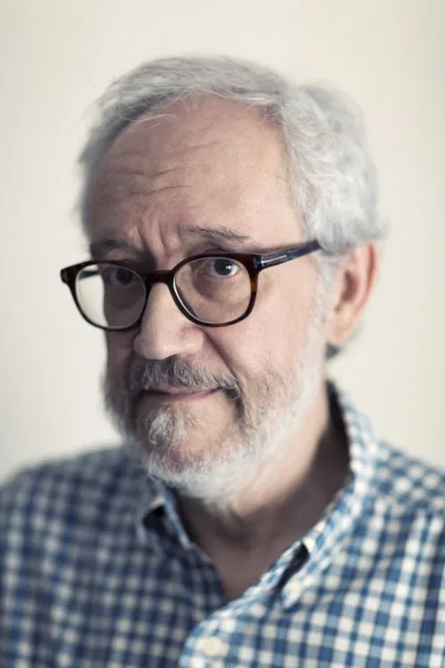 Emilio Martínez Lázaro profile