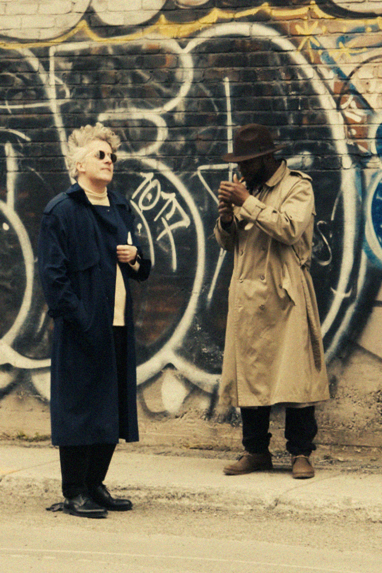 Une étrange invitation poster background