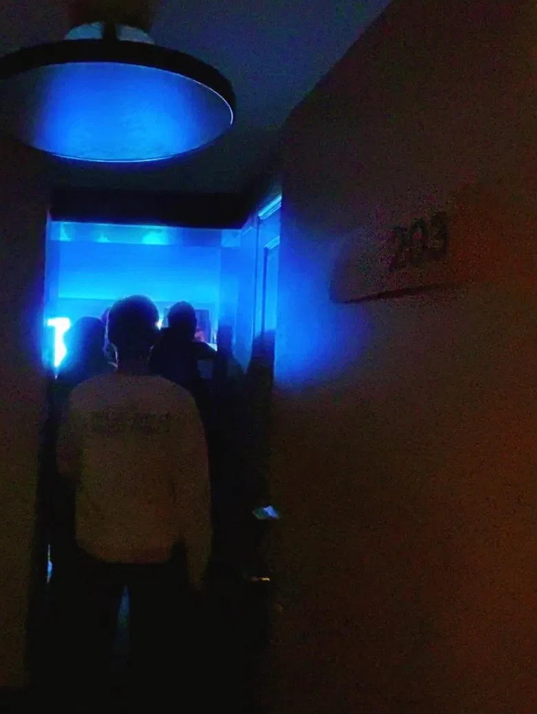 Chambre 203 poster background