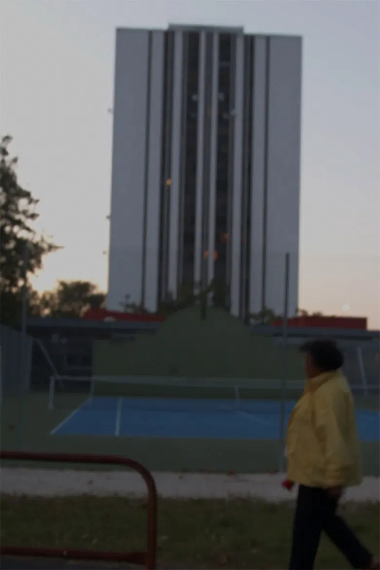 Le nez de ma mère poster background