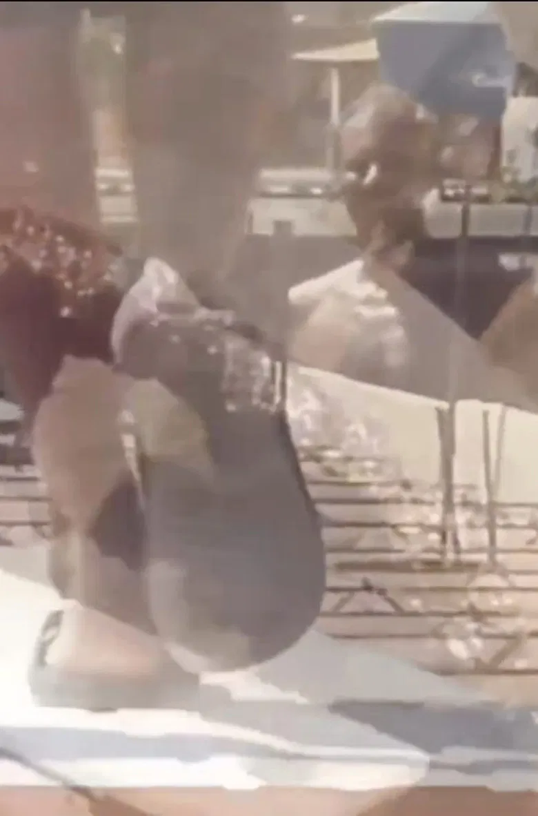 Reconstrução poster background