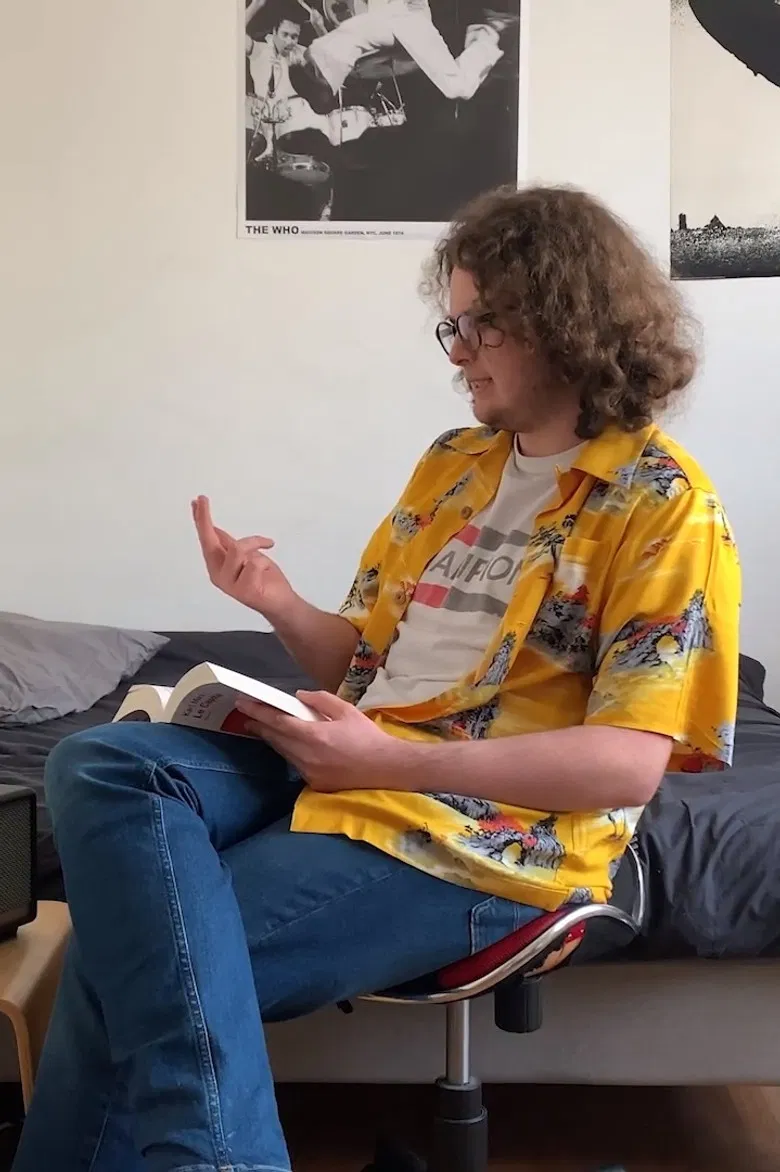 Y a-t-il un voisin pour voler l'auto? poster background