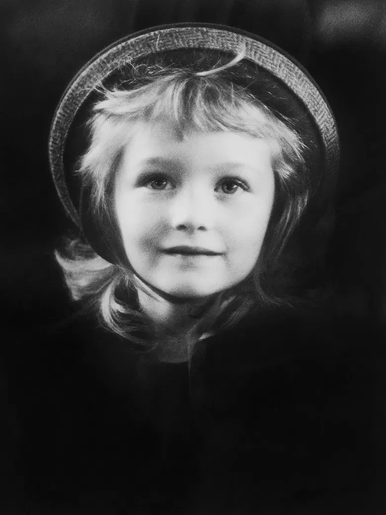 I’m the Girl - The Story of a Photograph poster background