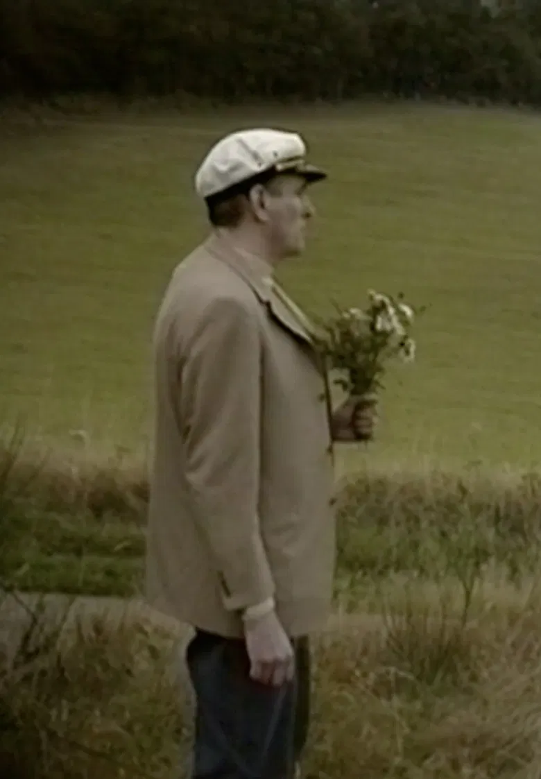 L'Étonnement poster background