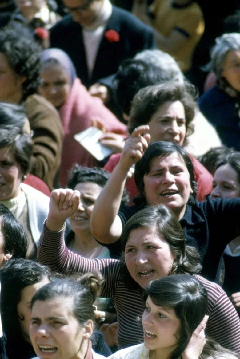 Elas também estiveram lá poster background