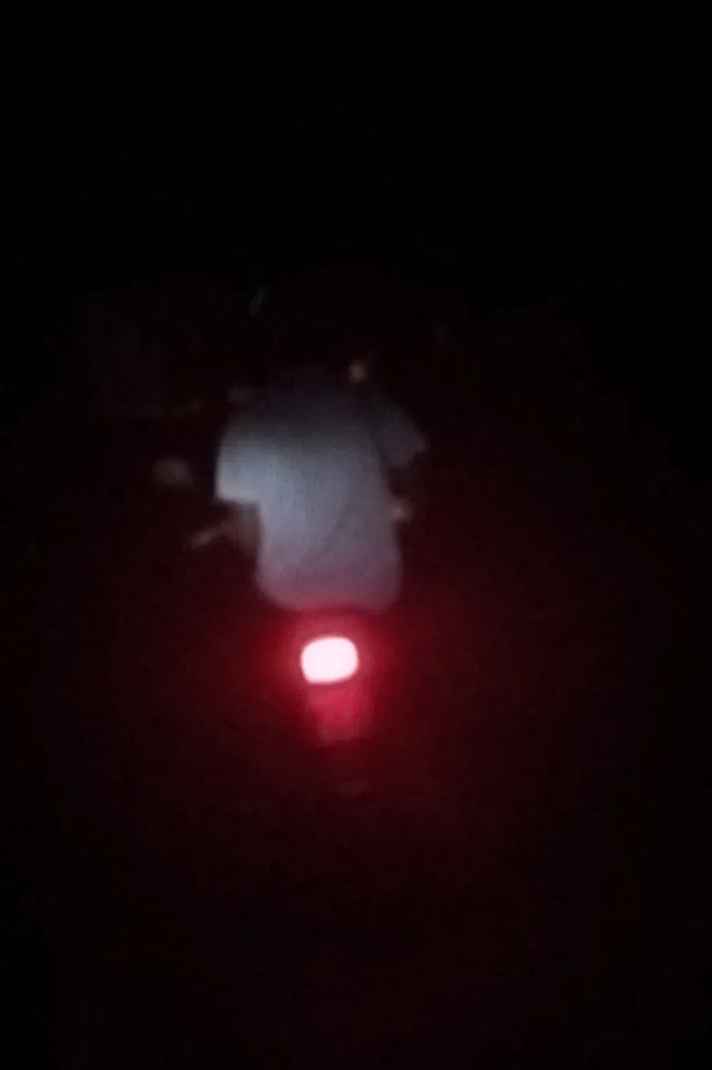 Esta Noite tão Escura poster background