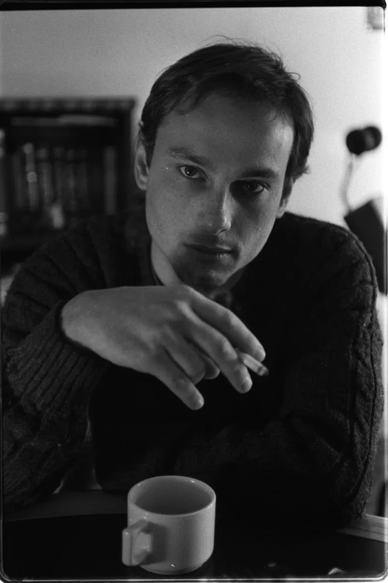 El otro lado: ciudad abajo poster background